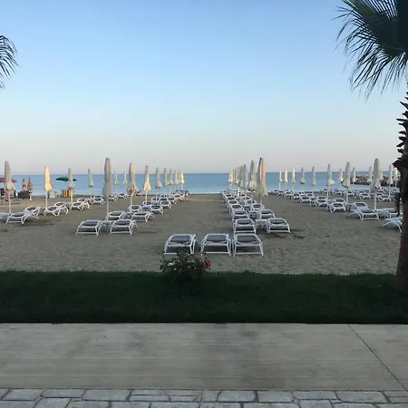 아파트 With Garden, Marea Resort, Golem, Qerret